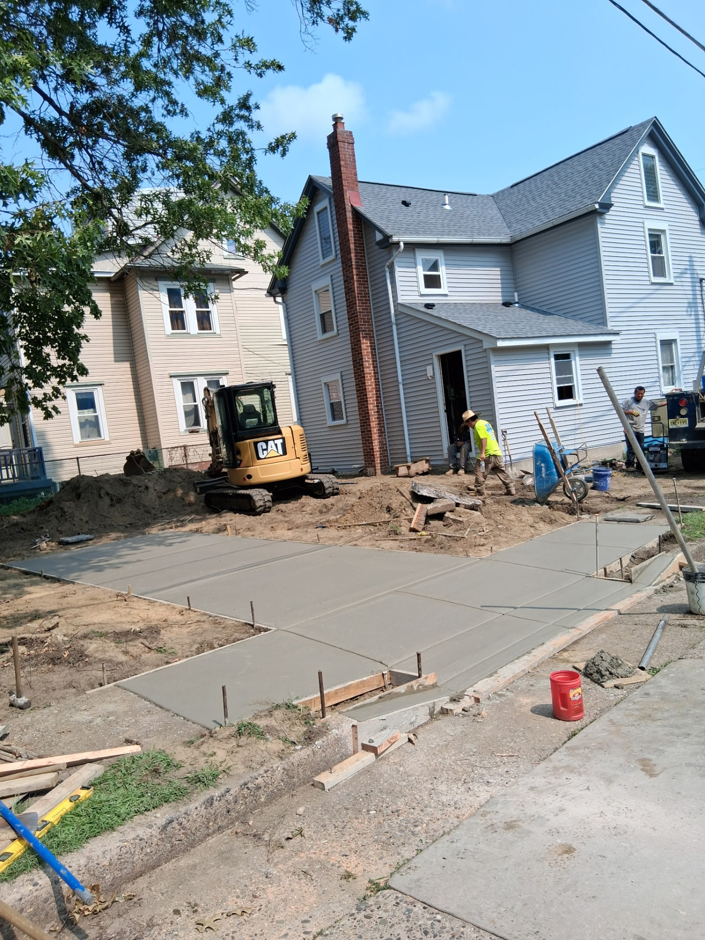 Chapel Ave Concrete Driveway — image 4