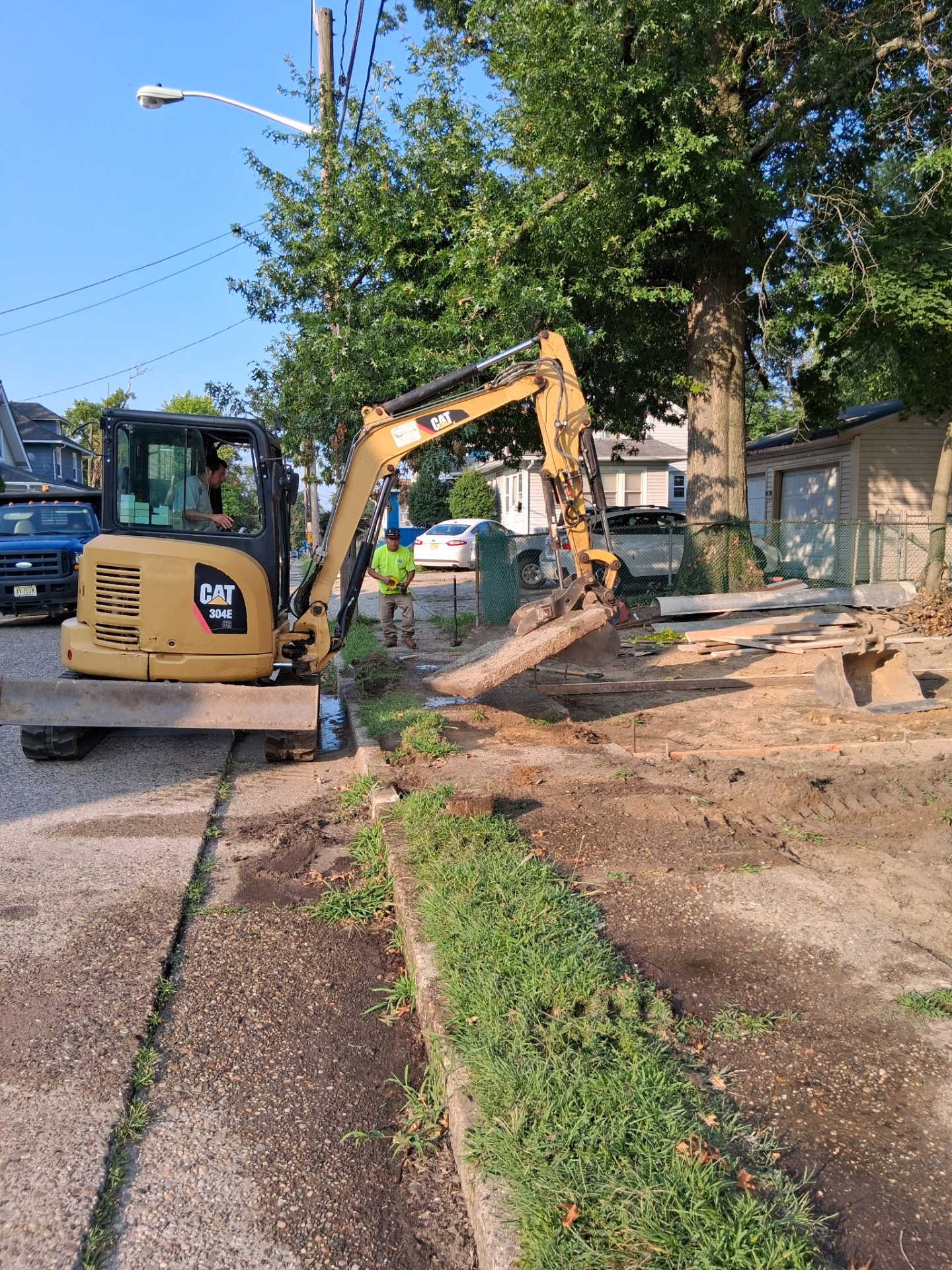 Chapel Ave Concrete Driveway — image 2